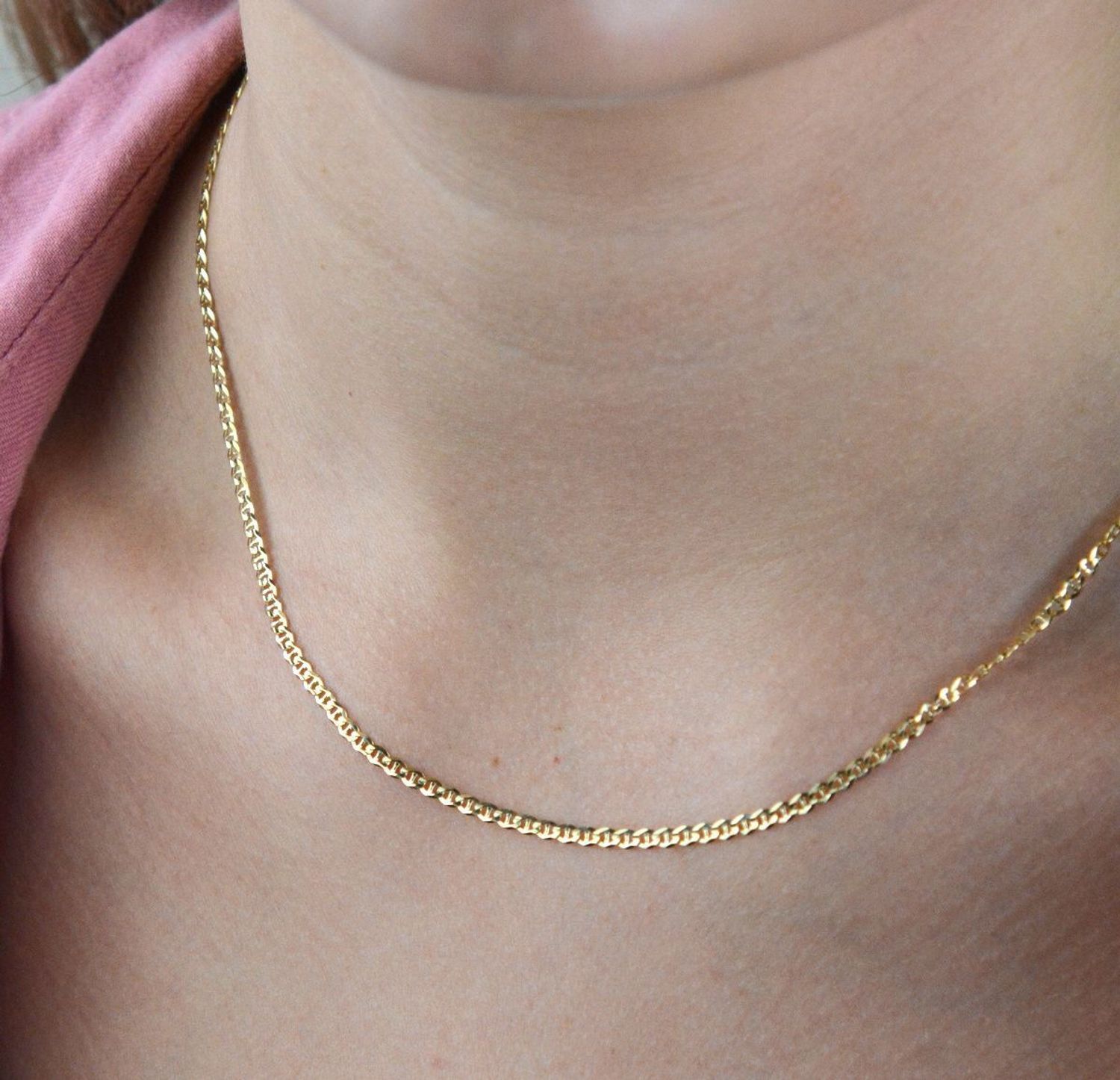 Złoty łańcuszek 333 pancerka 3,5 mm DIA-LAN-7824-375 2,2mm.  Łańcuszki to uniwersalne dodatki, które sprawdzają się na każdą okazję i dla kobiet w każdym wieku. Złoty łańcuszek jest uniwersalnym dodatkiem również dla mężczyz.jpg